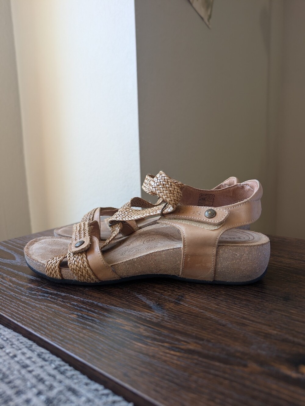 Taos Trulie Tan Light Brown Leather Strappy Adjustable Comfort Sandals